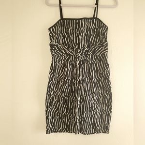 Ann Taylor Loft black & white a-line cotton dress, Size 6.